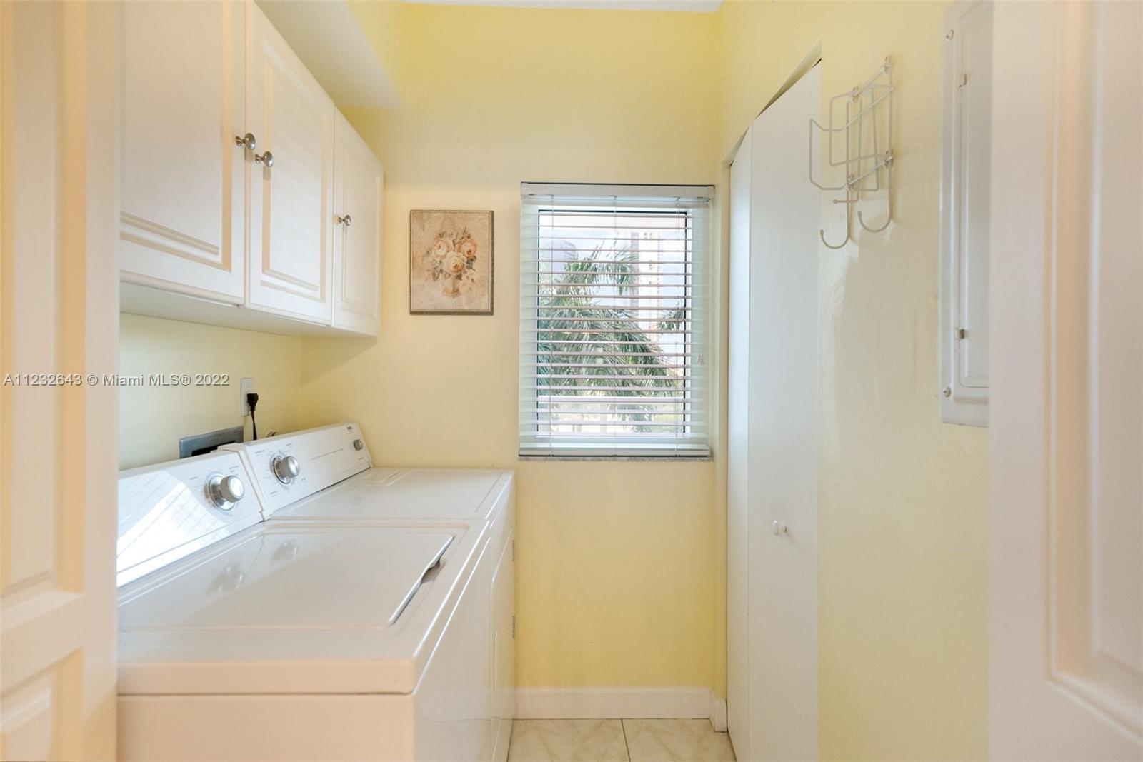 18100 N Bay Rd Unit: 404