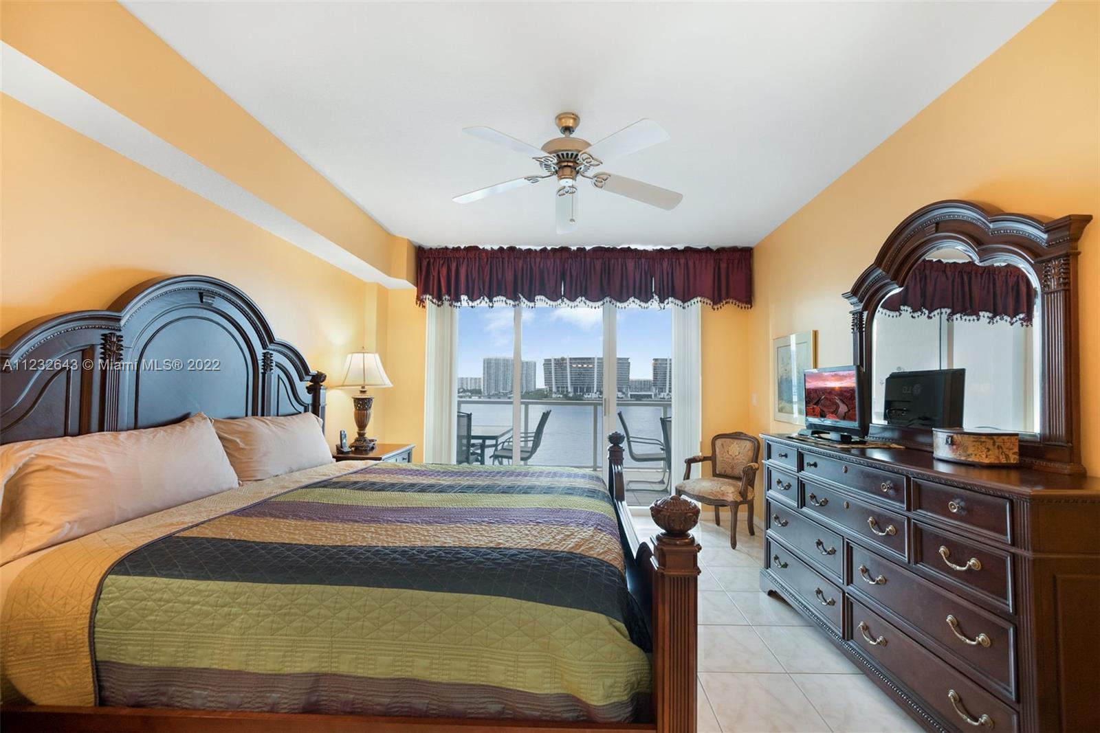 18100 N Bay Rd Unit: 404