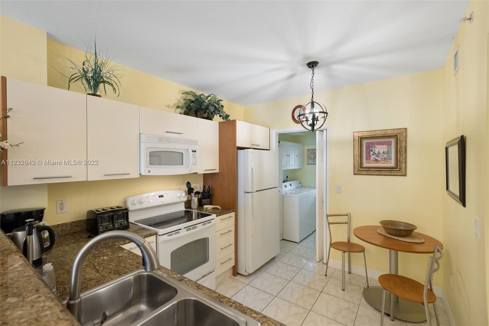 18100 N Bay Rd Unit: 404