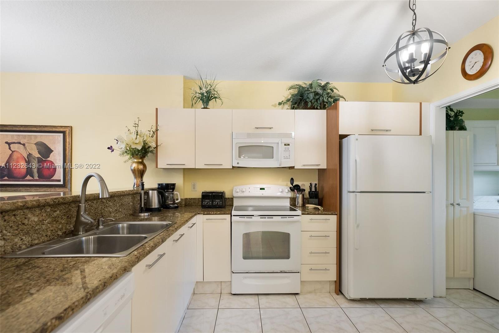 18100 N Bay Rd Unit: 404