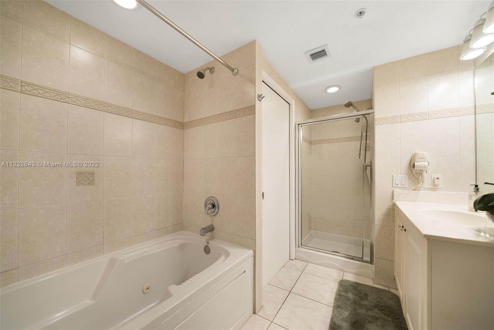 18100 N Bay Rd Unit: 404