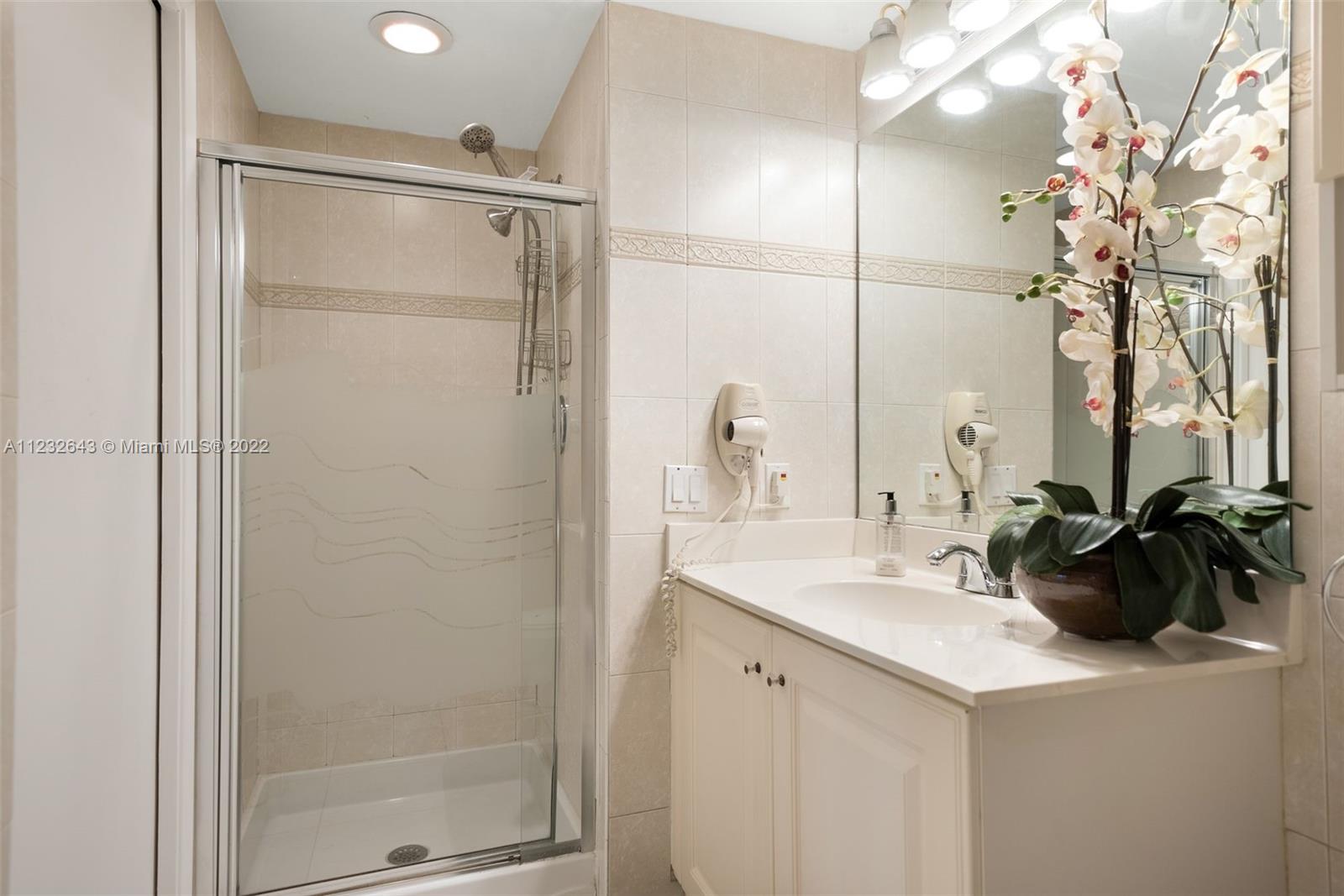 18100 N Bay Rd Unit: 404