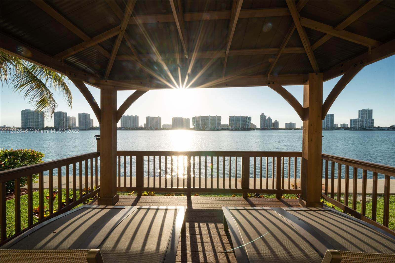 18100 N Bay Rd Unit: 504
