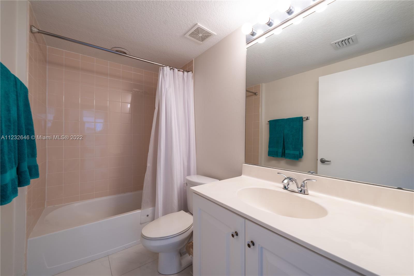 18100 N Bay Rd Unit: 504