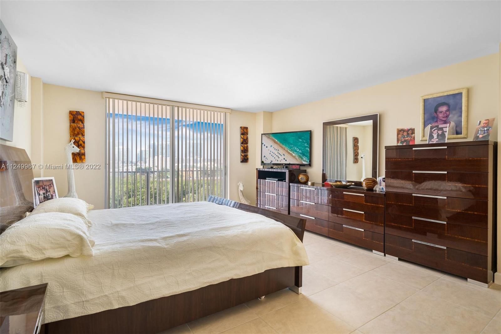 210 174th St Unit: 709