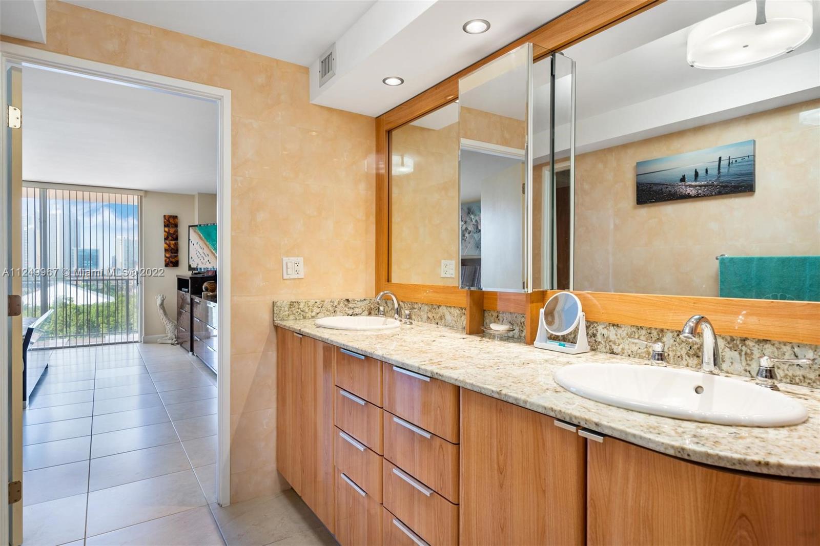 210 174th St Unit: 709
