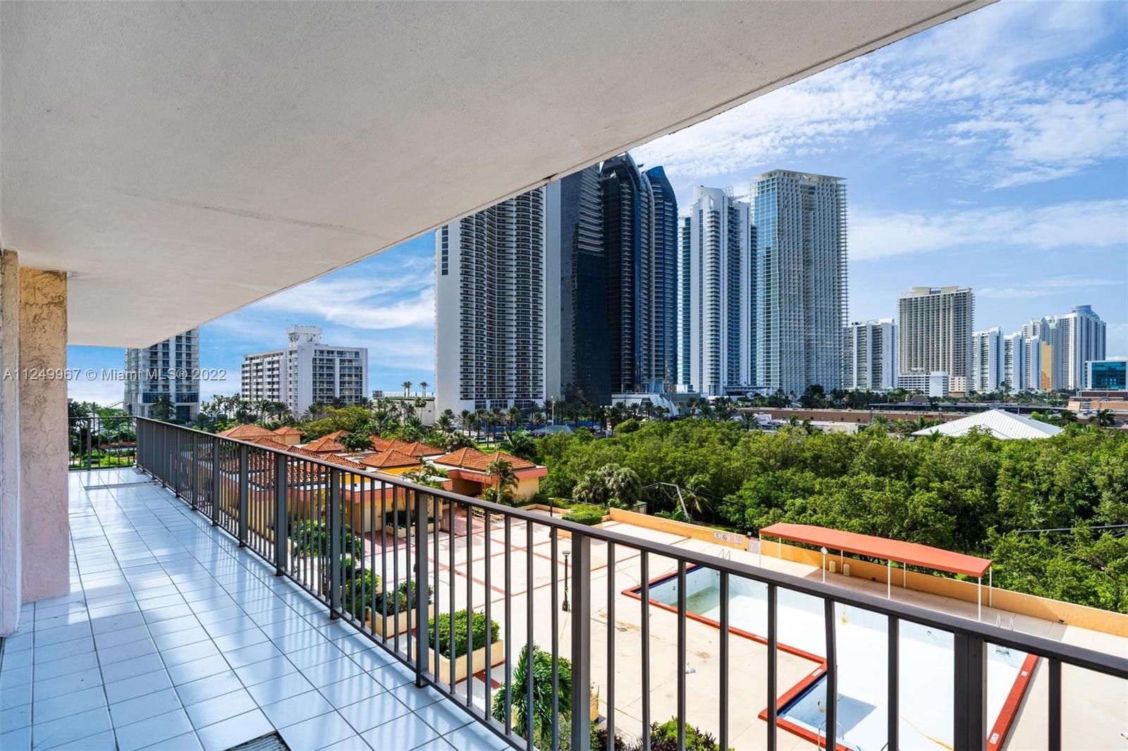 210 174th St Unit: 709