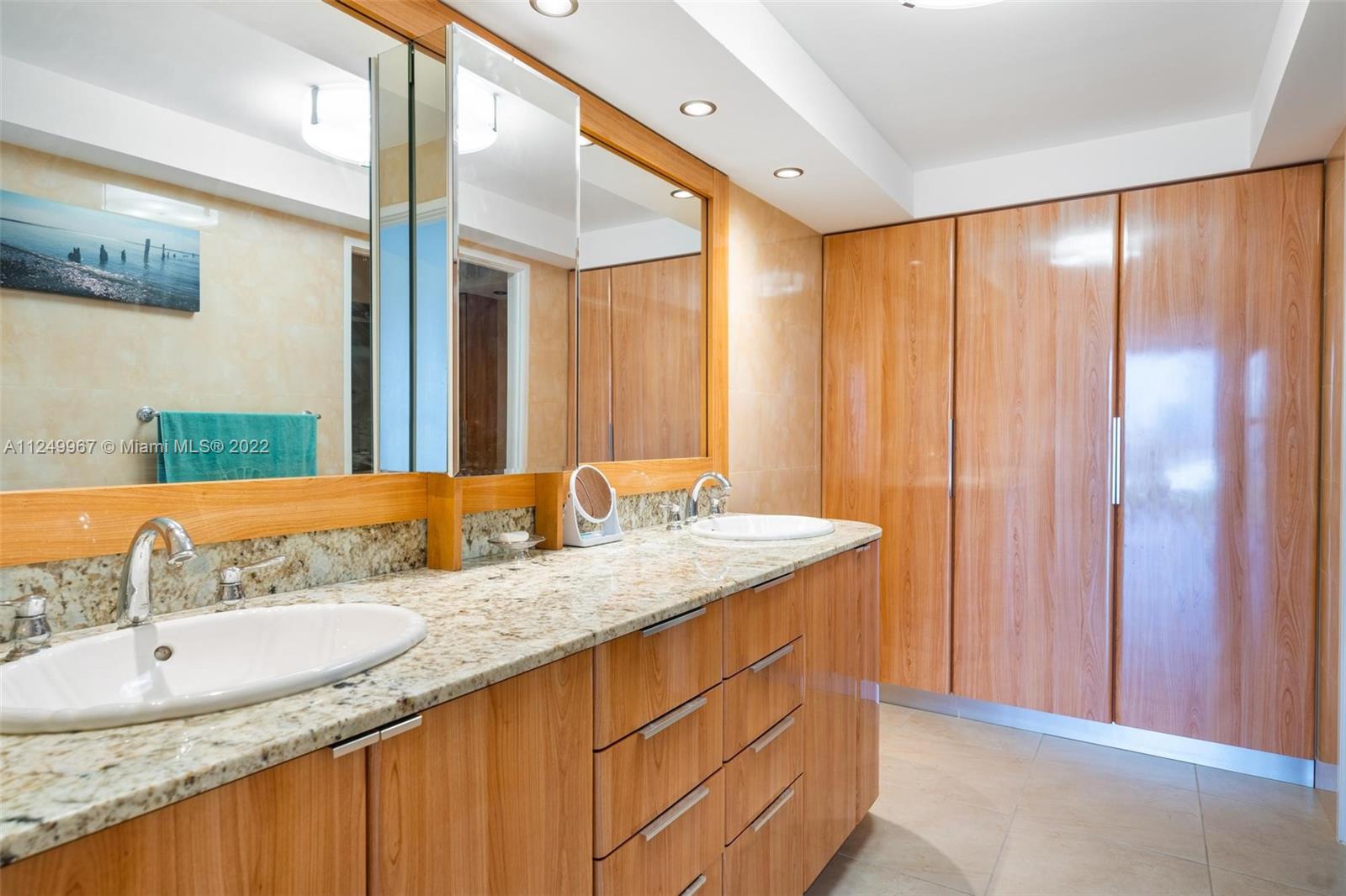 210 174th St Unit: 709