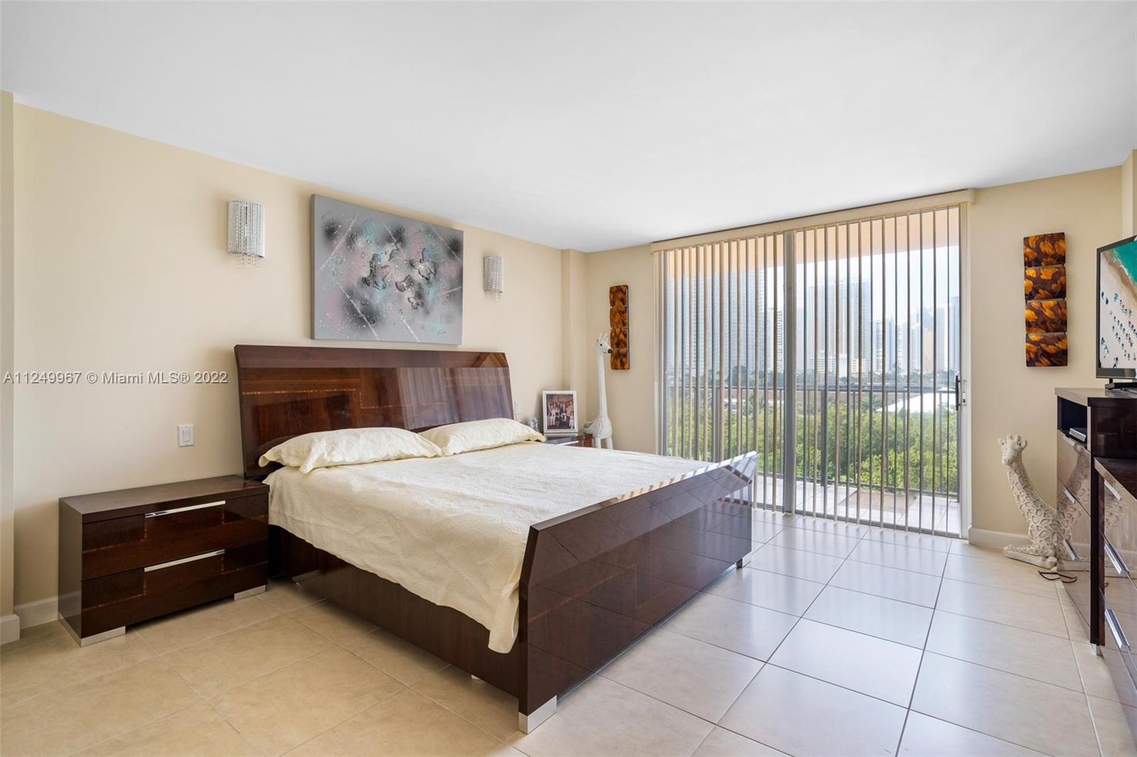 210 174th St Unit: 709