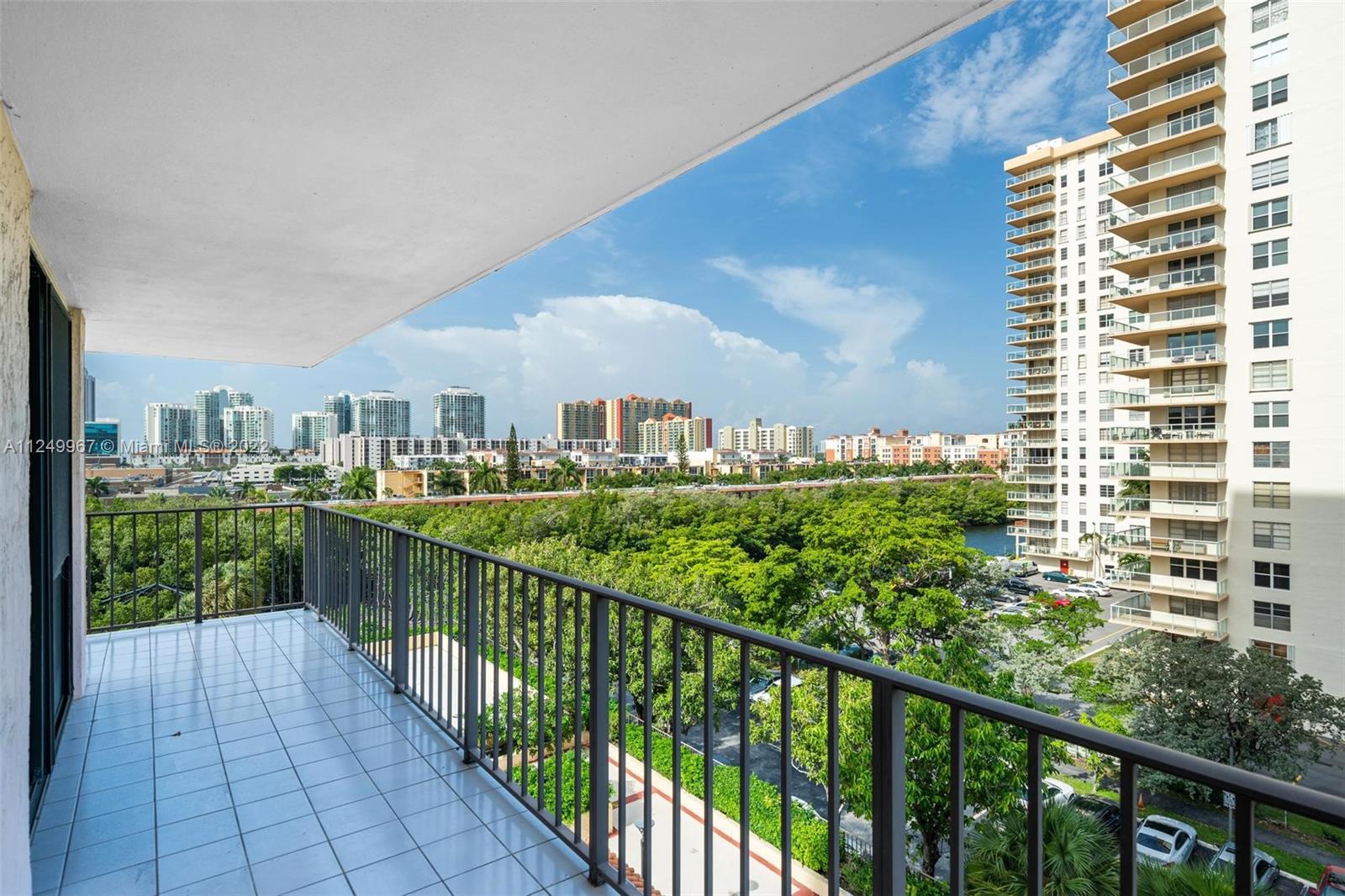 210 174th St Unit: 709