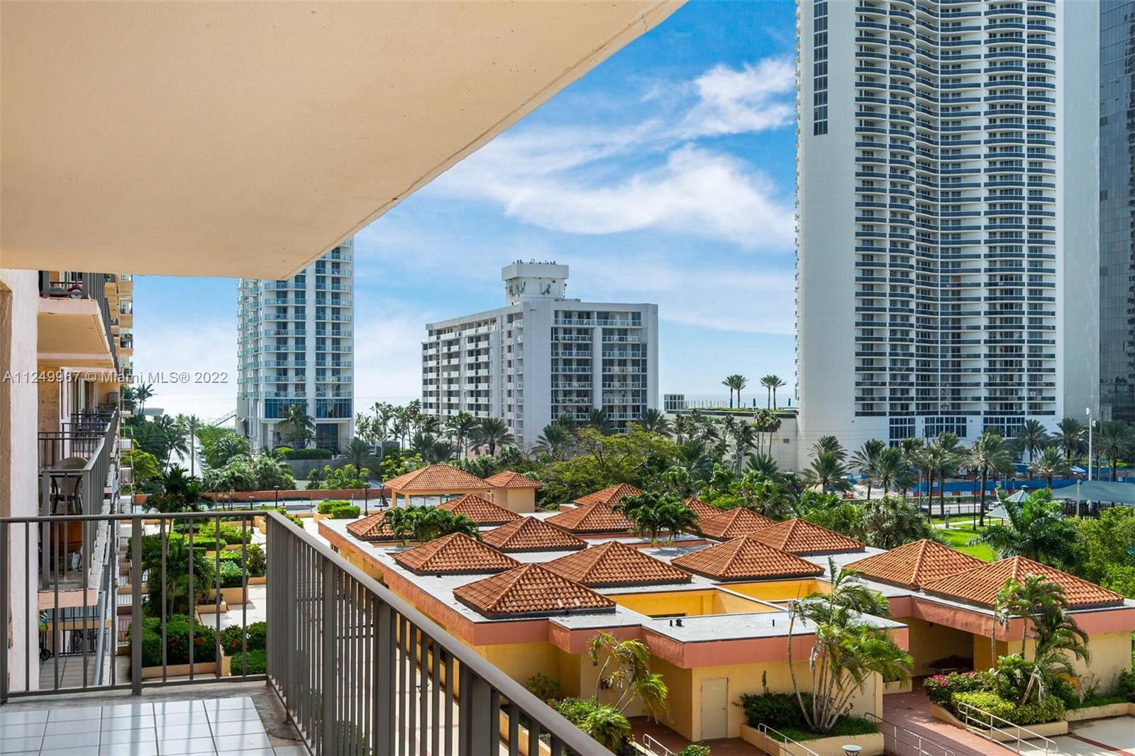 210 174th St Unit: 709