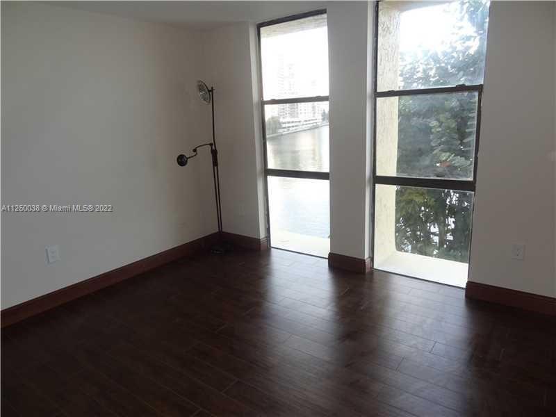 17500 N Bay Rd Unit: S403