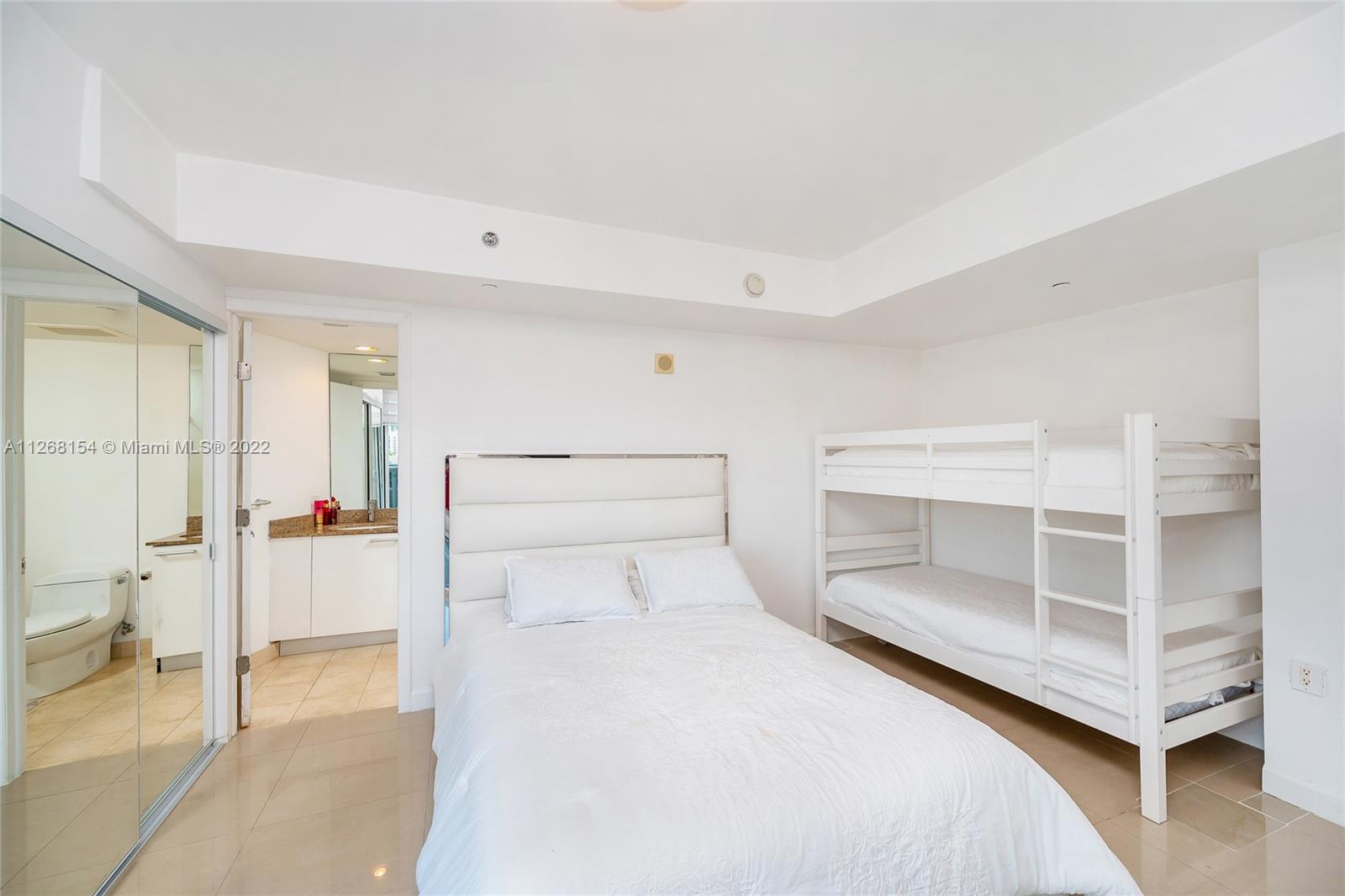 17201 Collins Ave Unit: 506