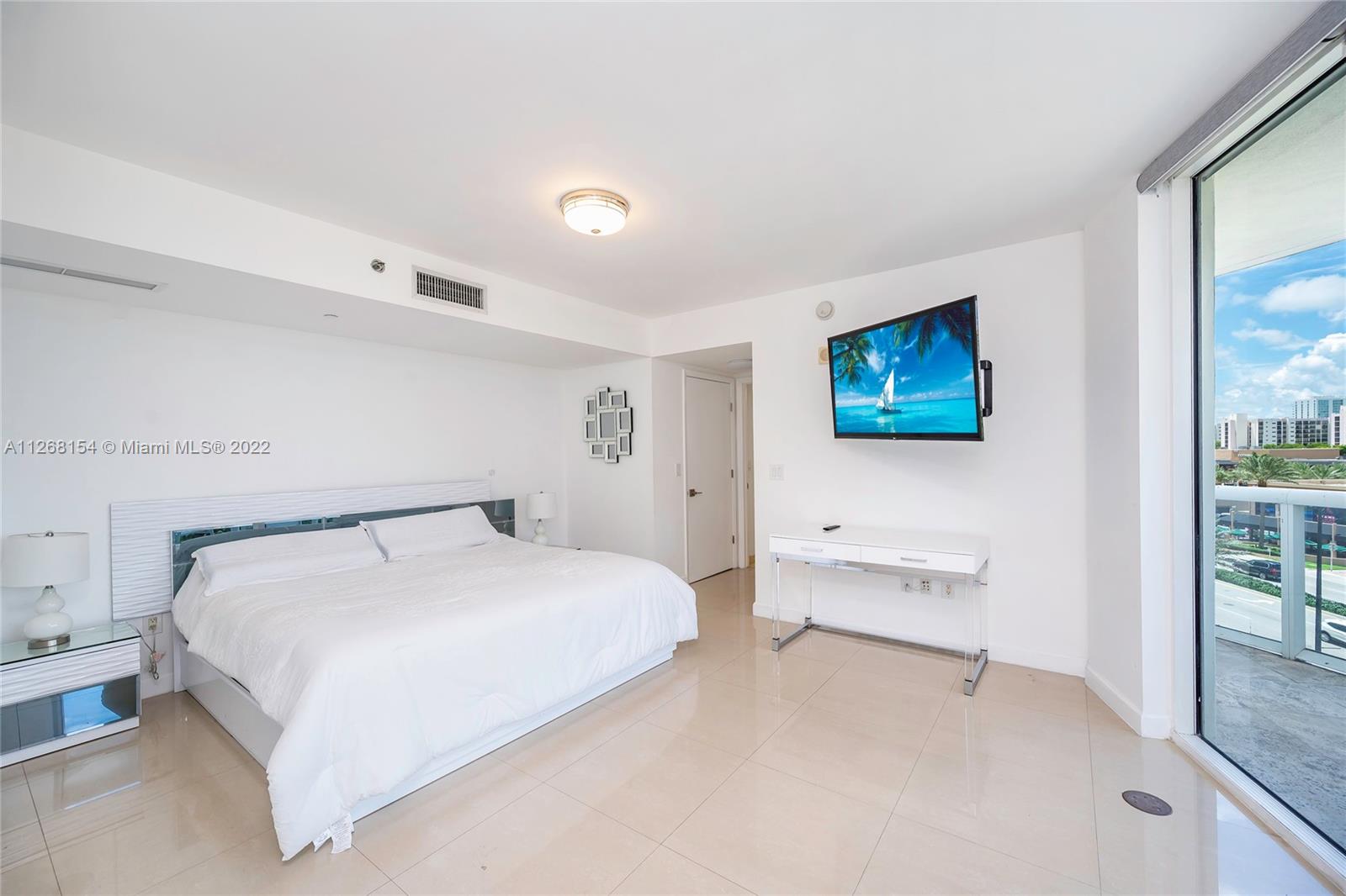 17201 Collins Ave Unit: 506
