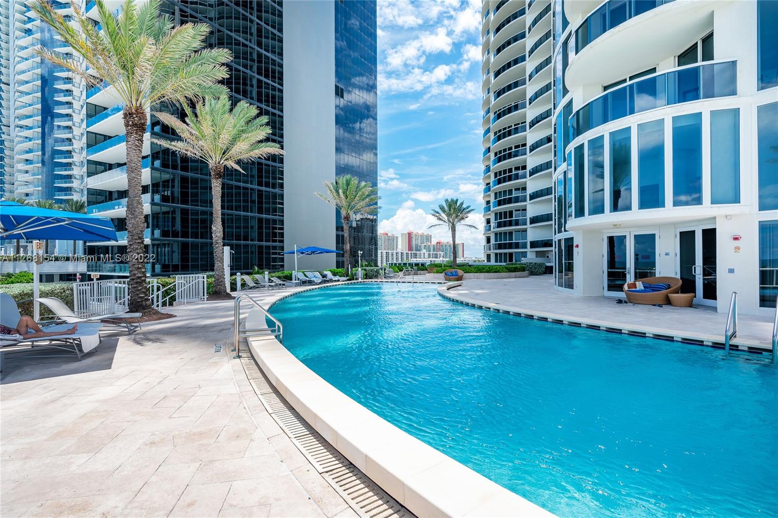 17201 Collins Ave Unit: 506