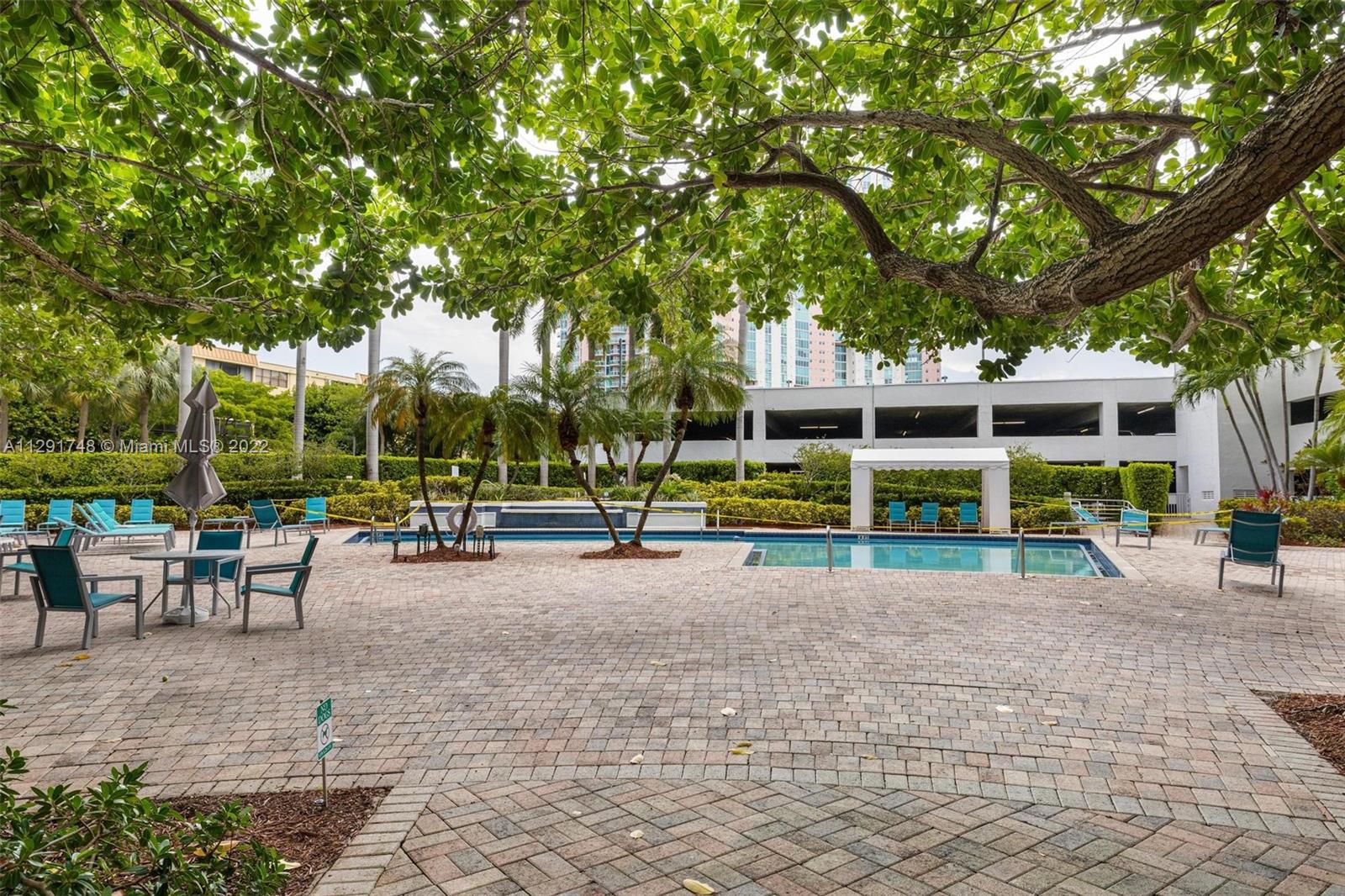 3300 NE 192 Unit: PH16