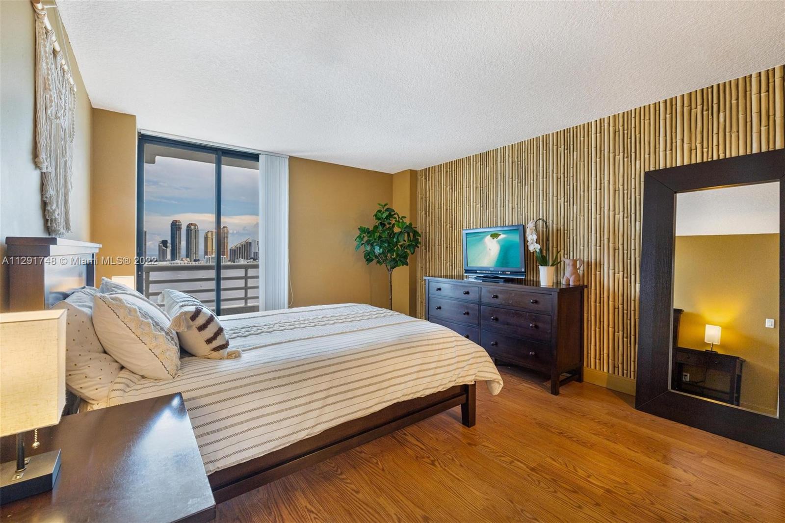 3300 NE 192 Unit: PH16