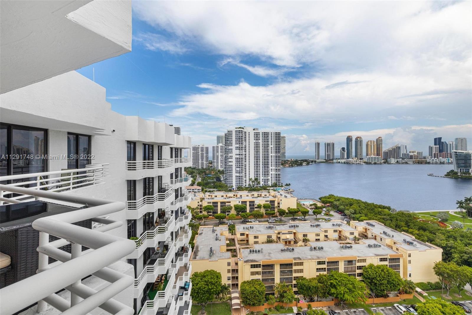 3300 NE 192 Unit: PH16