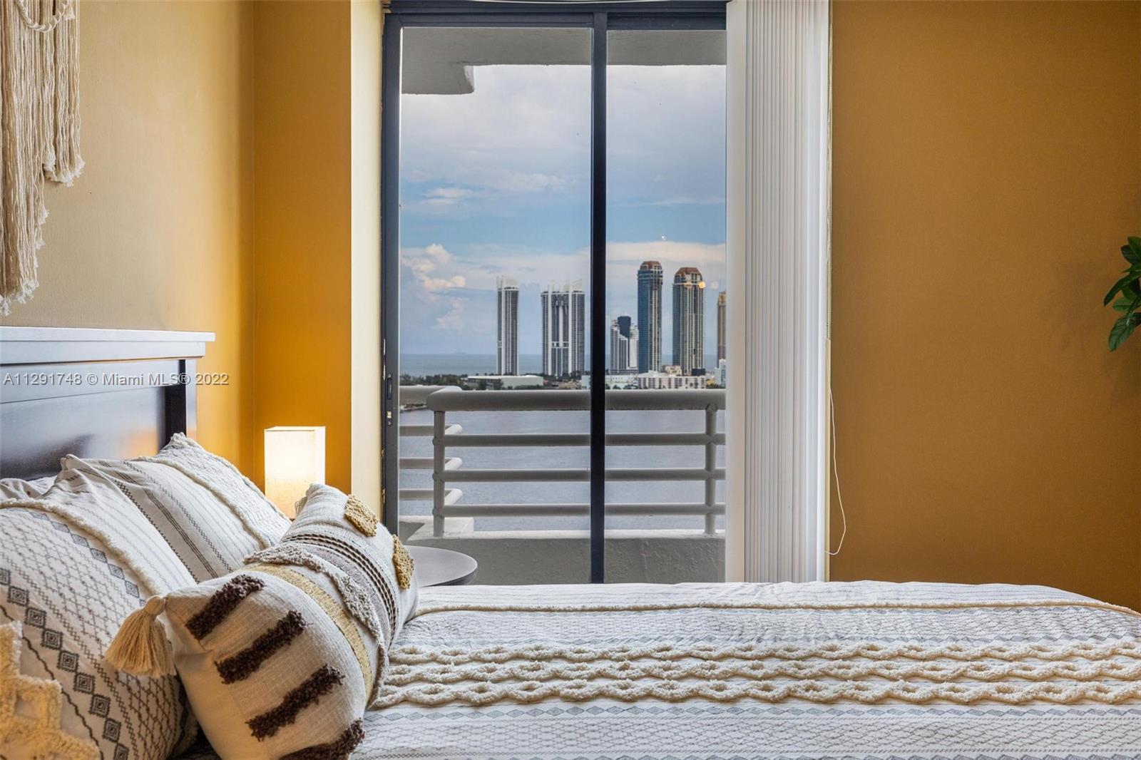 3300 NE 192 Unit: PH16