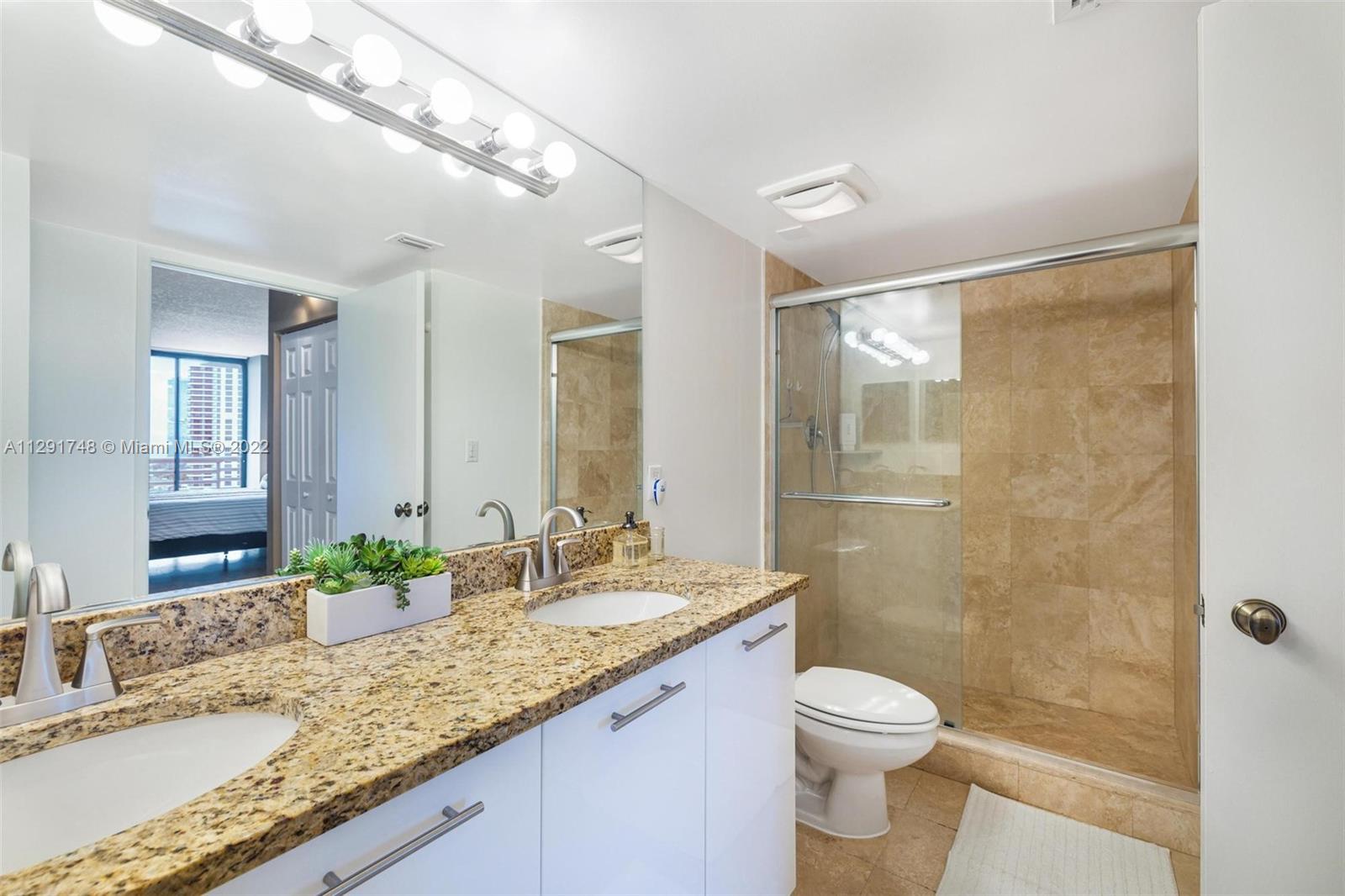 3300 NE 192 Unit: PH16