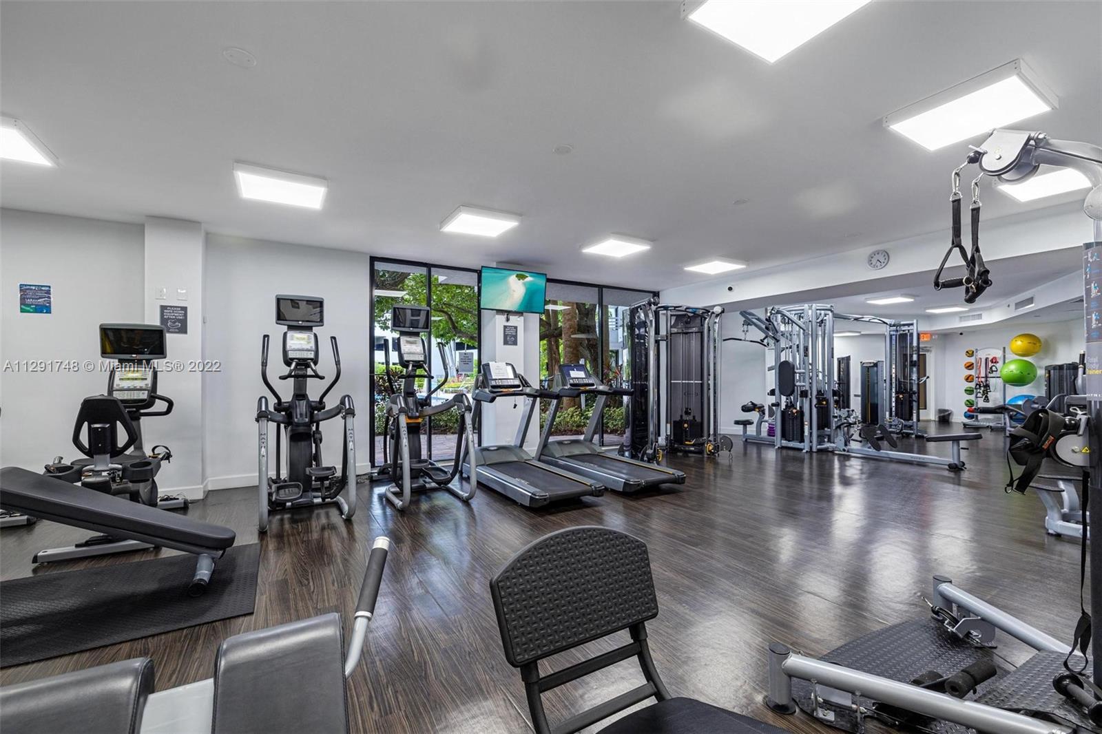 3300 NE 192 Unit: PH16