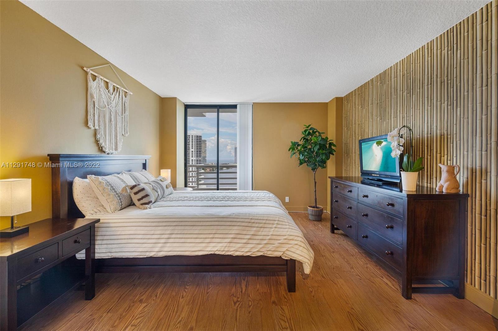 3300 NE 192 Unit: PH16