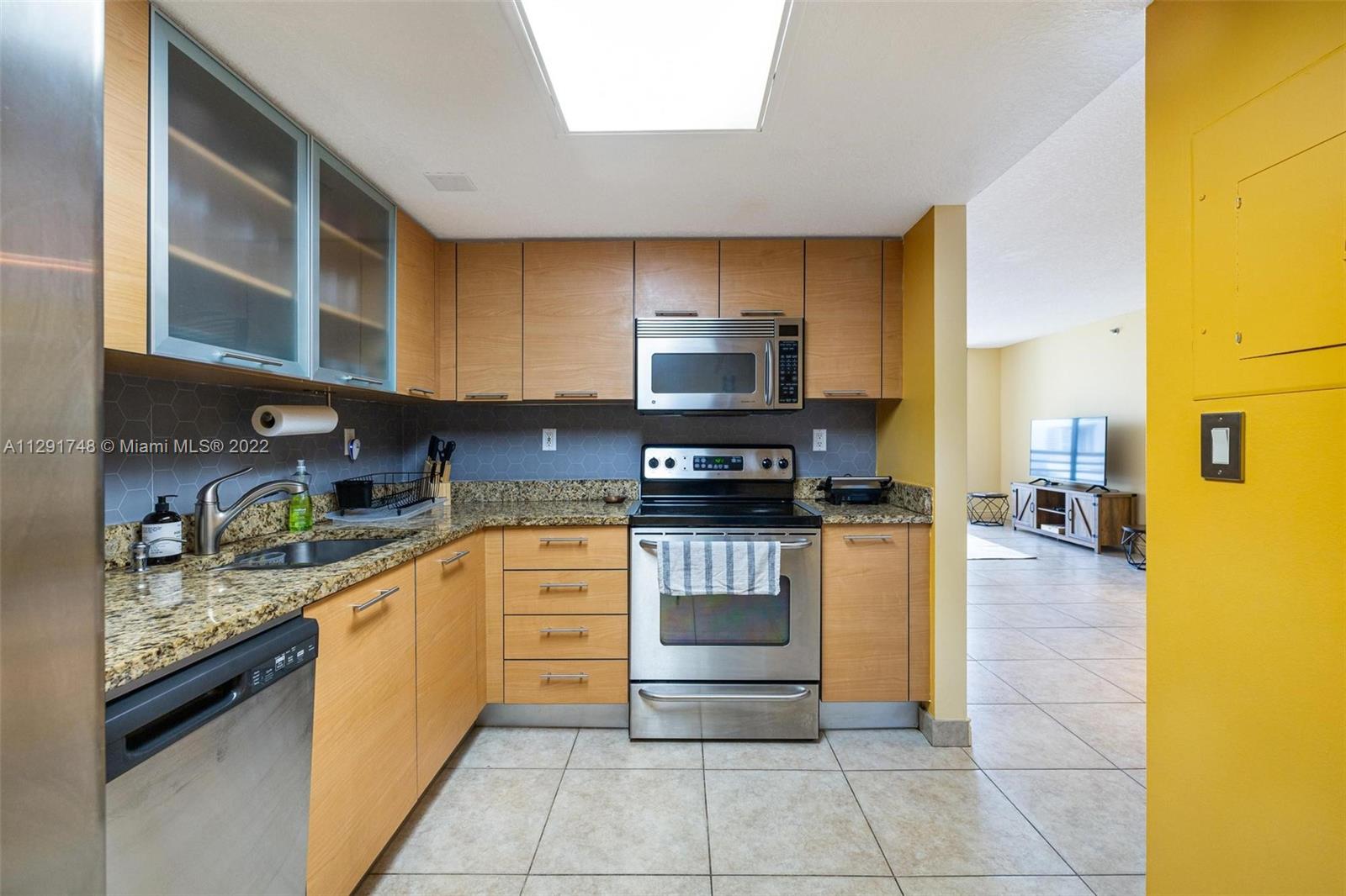 3300 NE 192 Unit: PH16