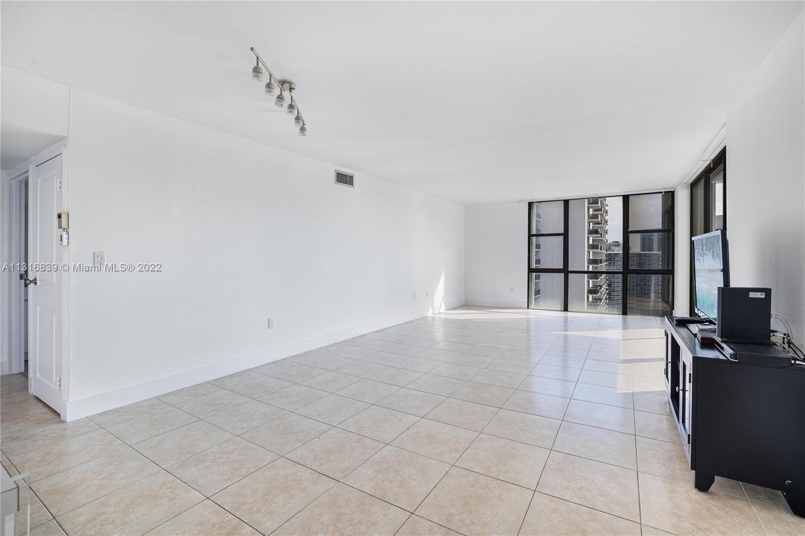 3625 N Country Club Dr Unit: 0000