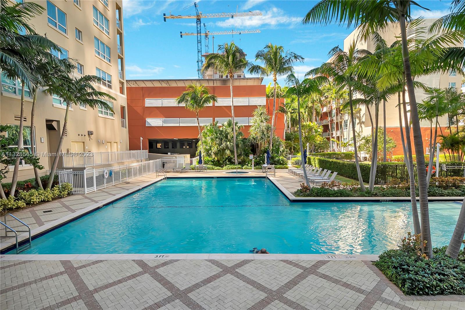 2000 N Bayshore Dr Unit: 325