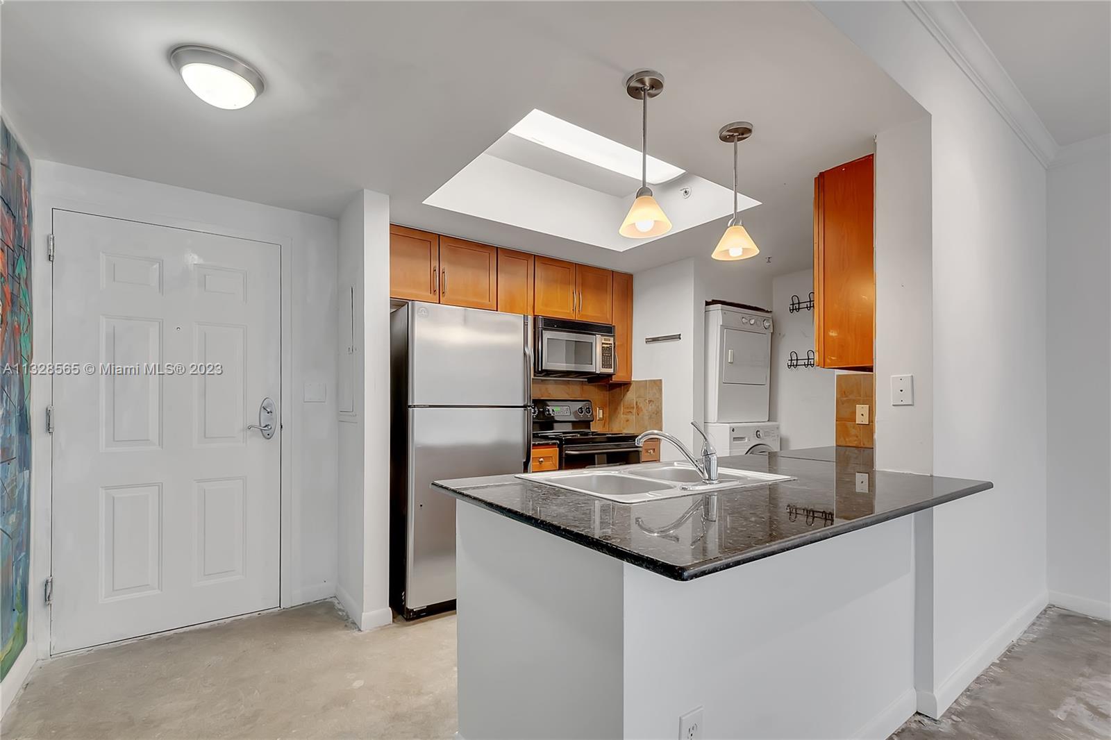 2000 N Bayshore Dr Unit: 325