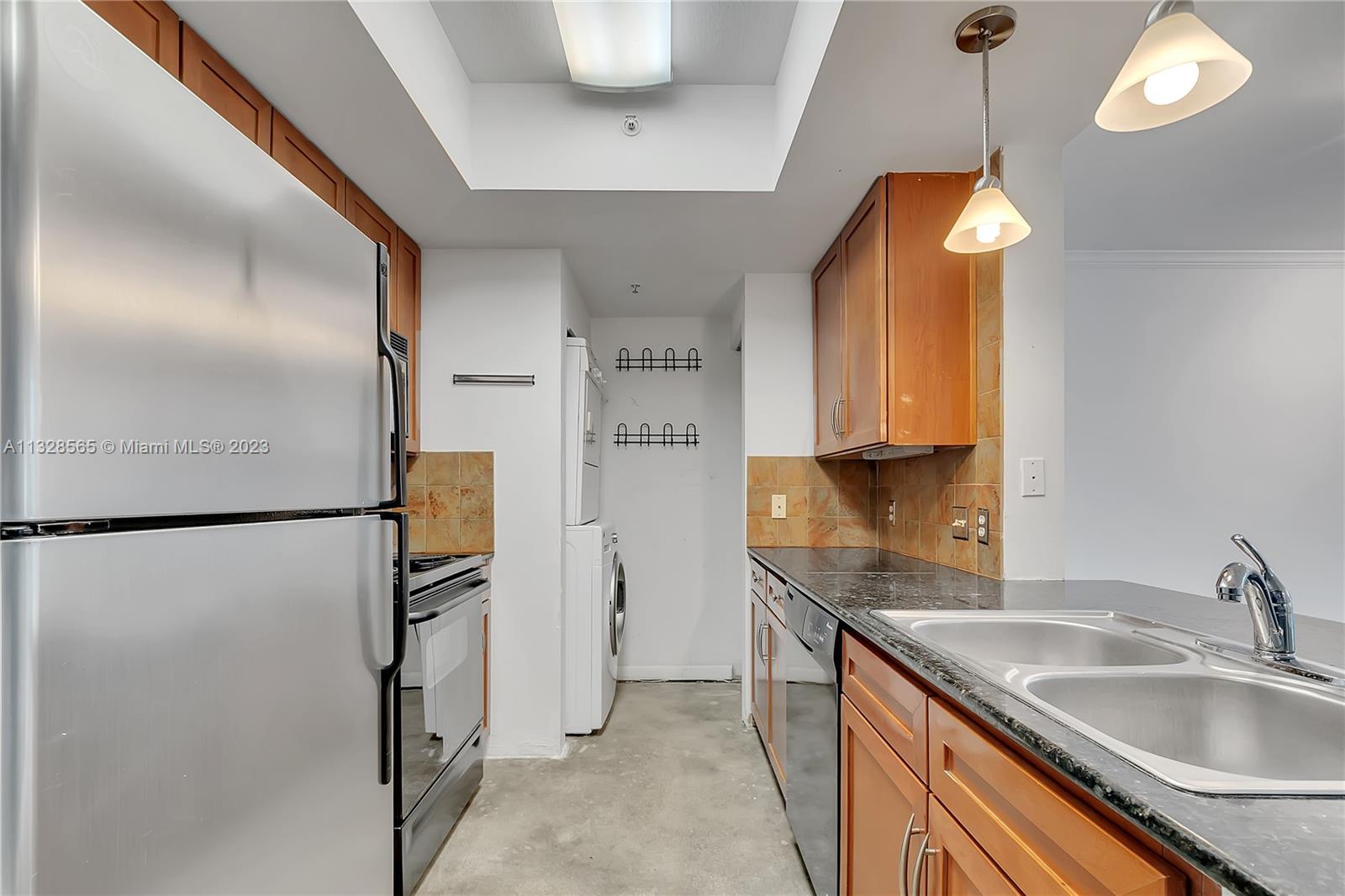 2000 N Bayshore Dr Unit: 325