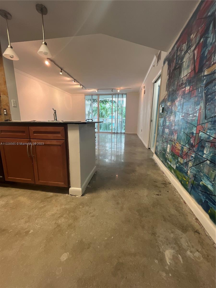 2000 N Bayshore Dr Unit: 325
