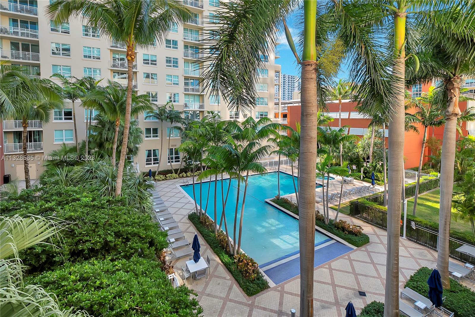 2000 N Bayshore Dr Unit: 325