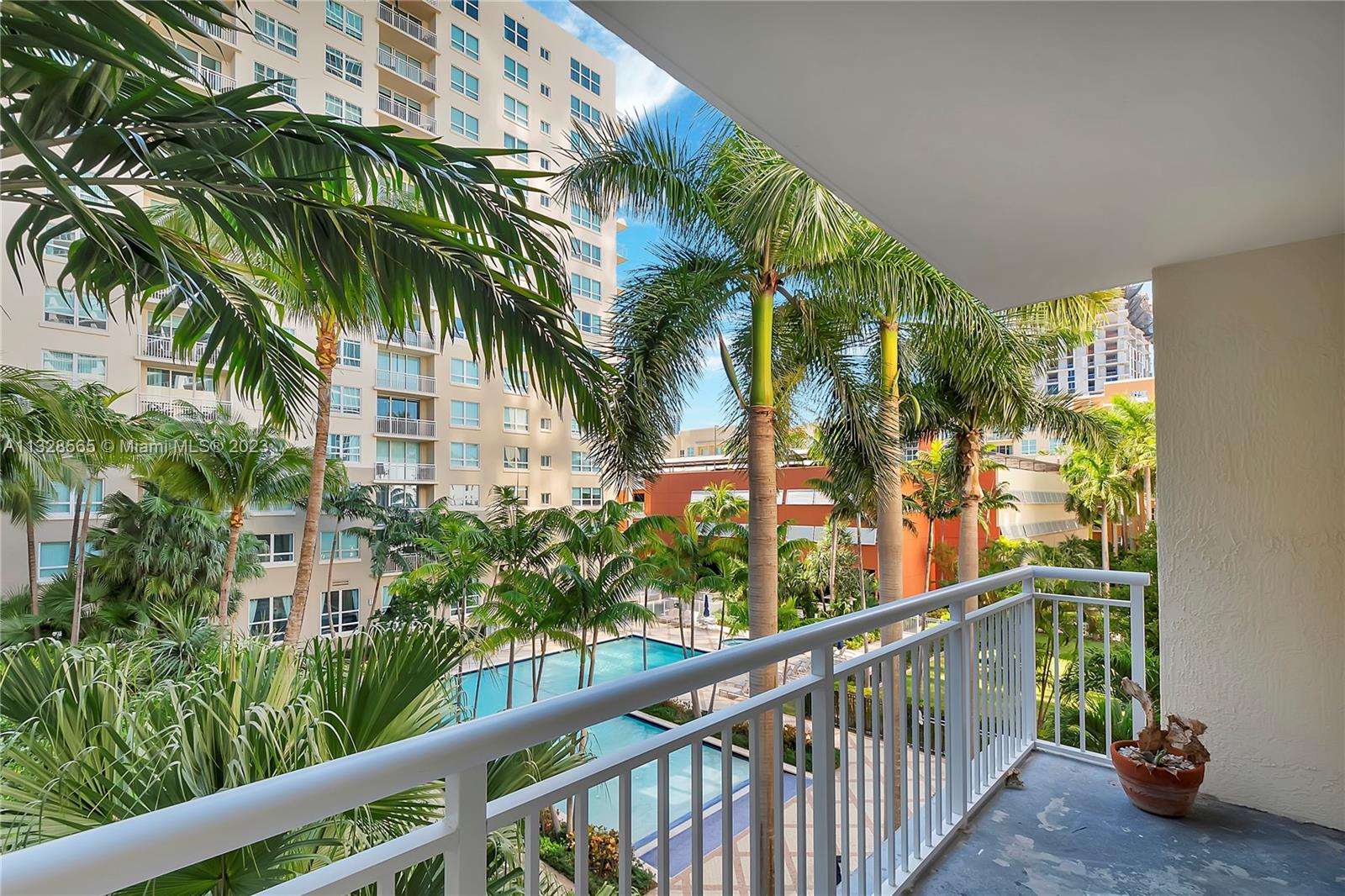 2000 N Bayshore Dr Unit: 325