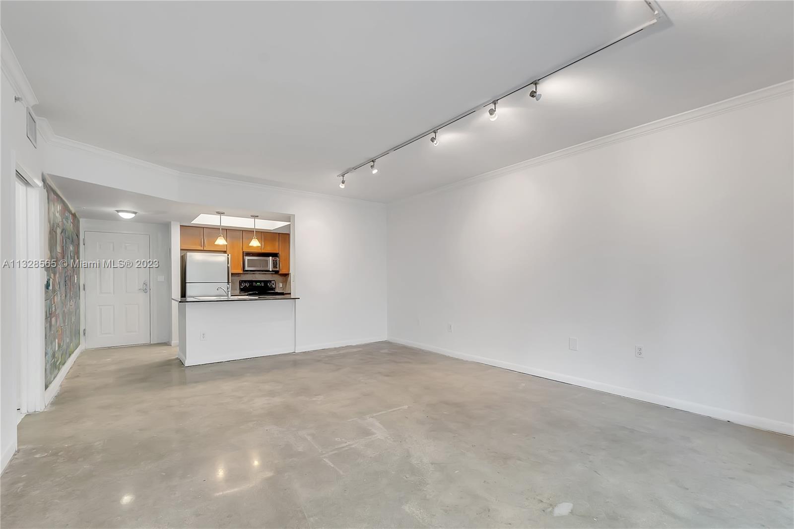 2000 N Bayshore Dr Unit: 325