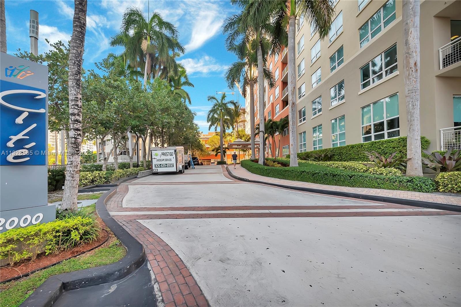 2000 N Bayshore Dr Unit: 325