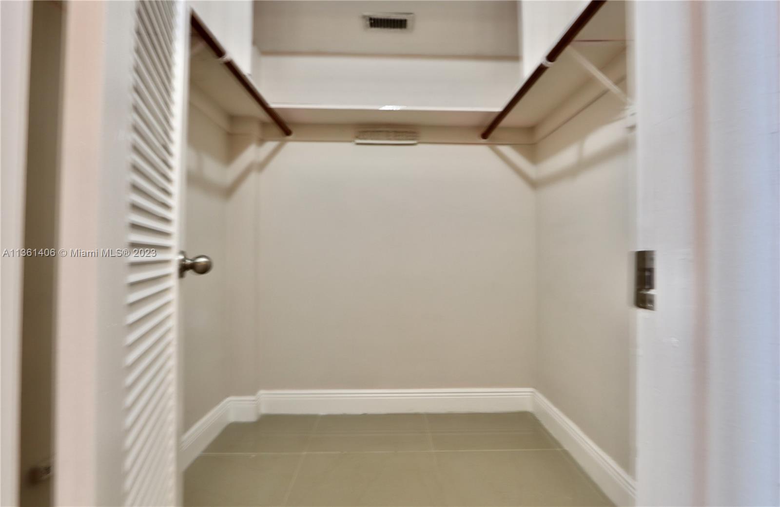 2910 Point East Dr Unit: M204