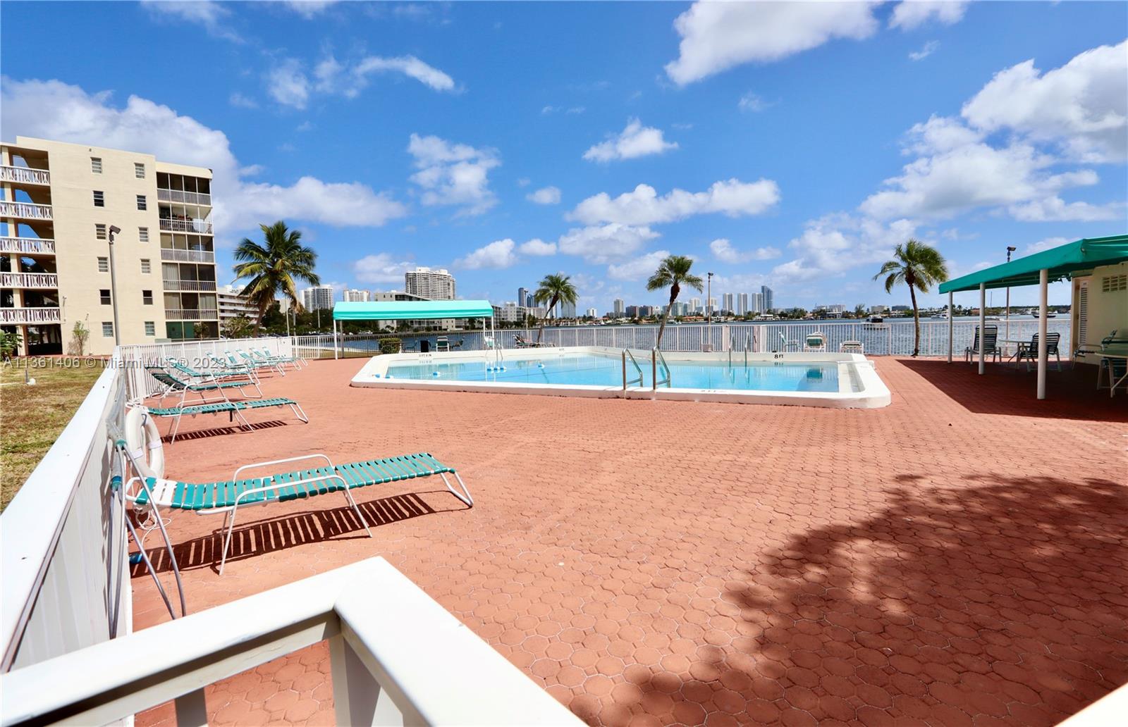 2910 Point East Dr Unit: M204