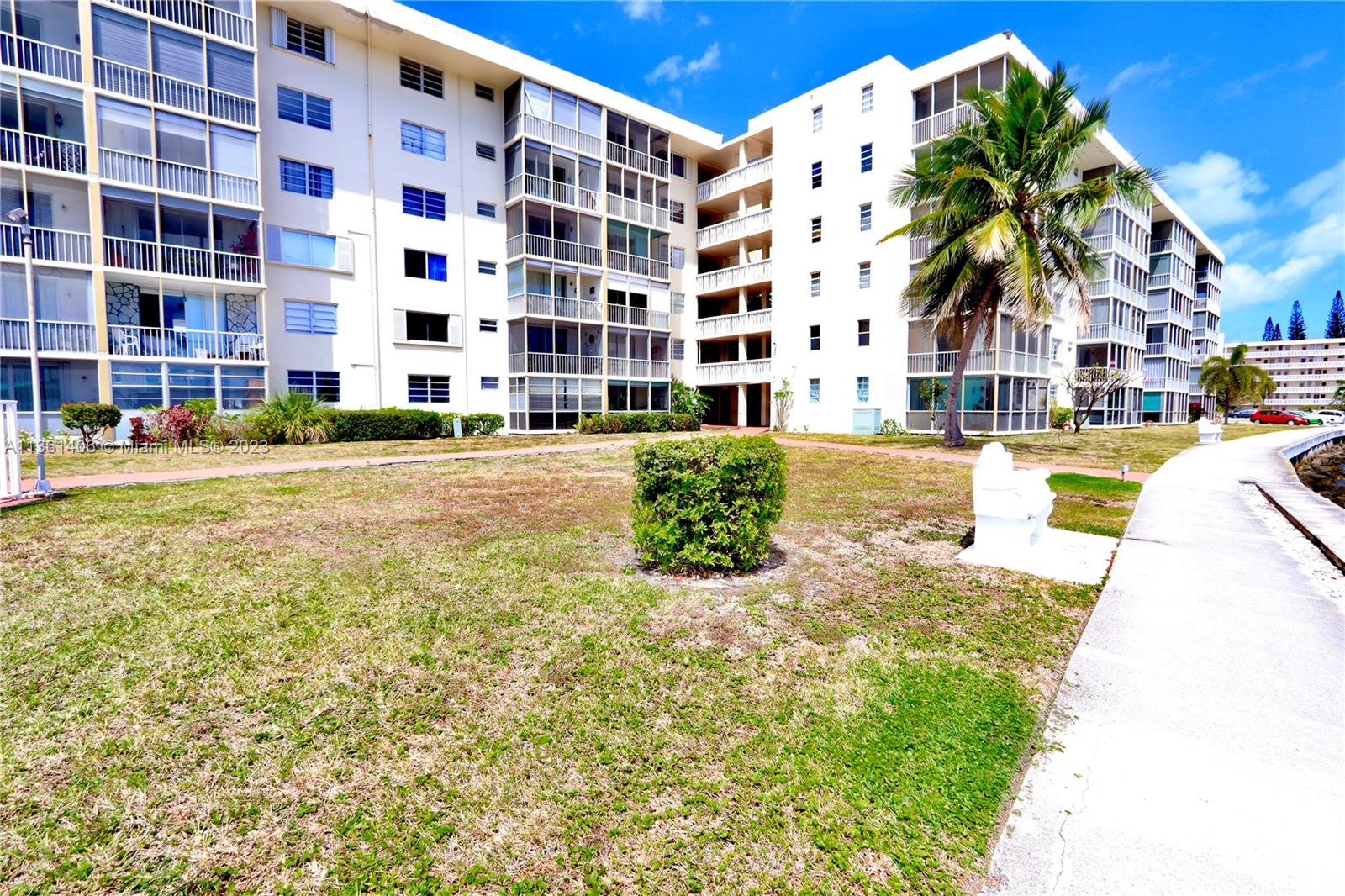 2910 Point East Dr Unit: M204