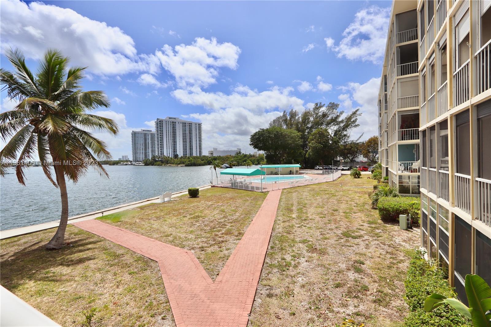 2910 Point East Dr Unit: M204