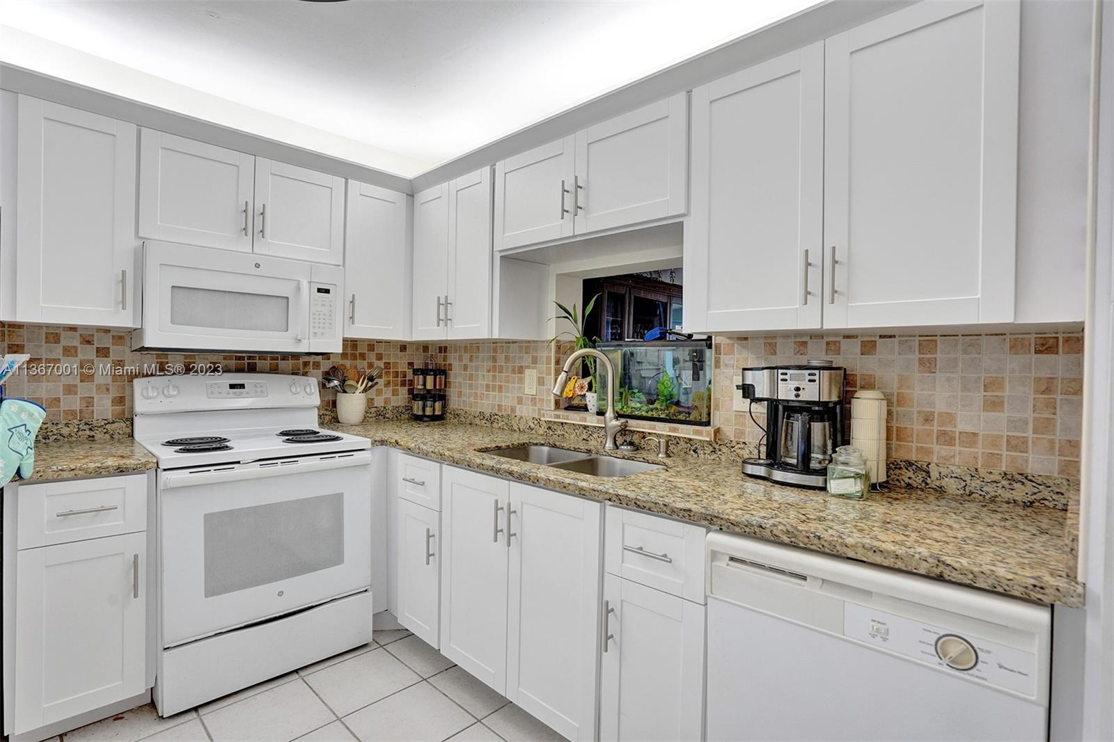 1001 NE 14th Ave Unit: 202