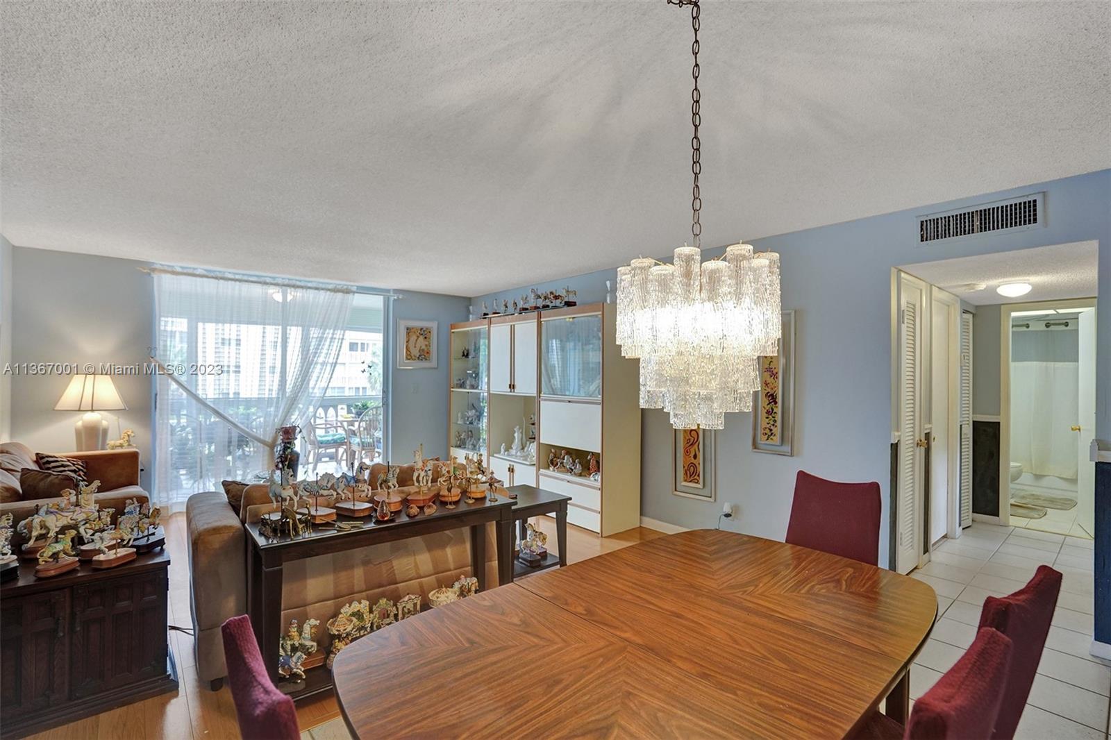 1001 NE 14th Ave Unit: 202