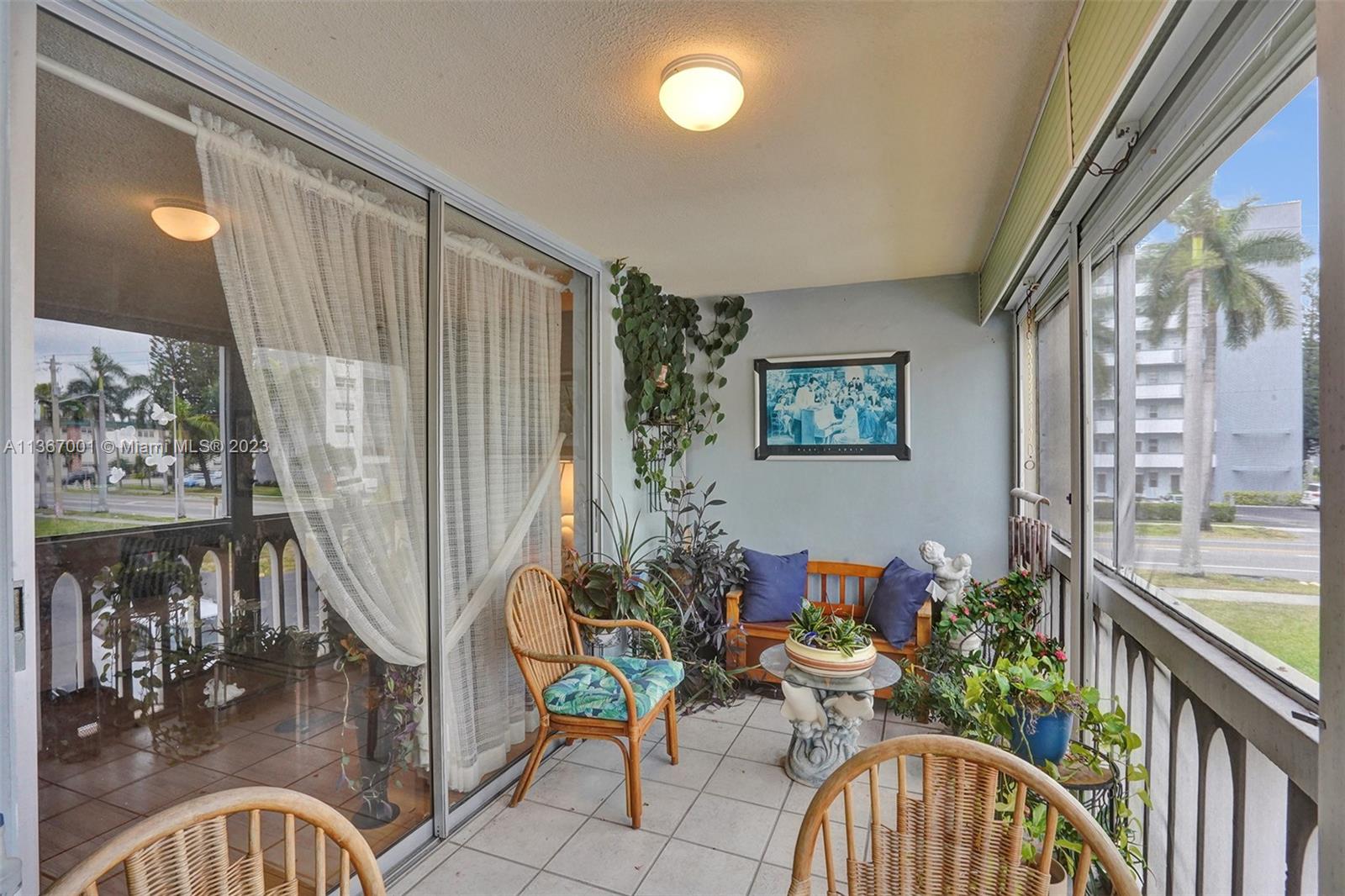 1001 NE 14th Ave Unit: 202