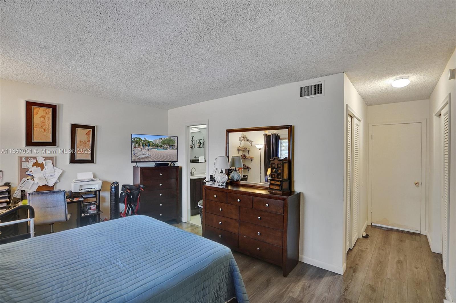 1001 NE 14th Ave Unit: 202