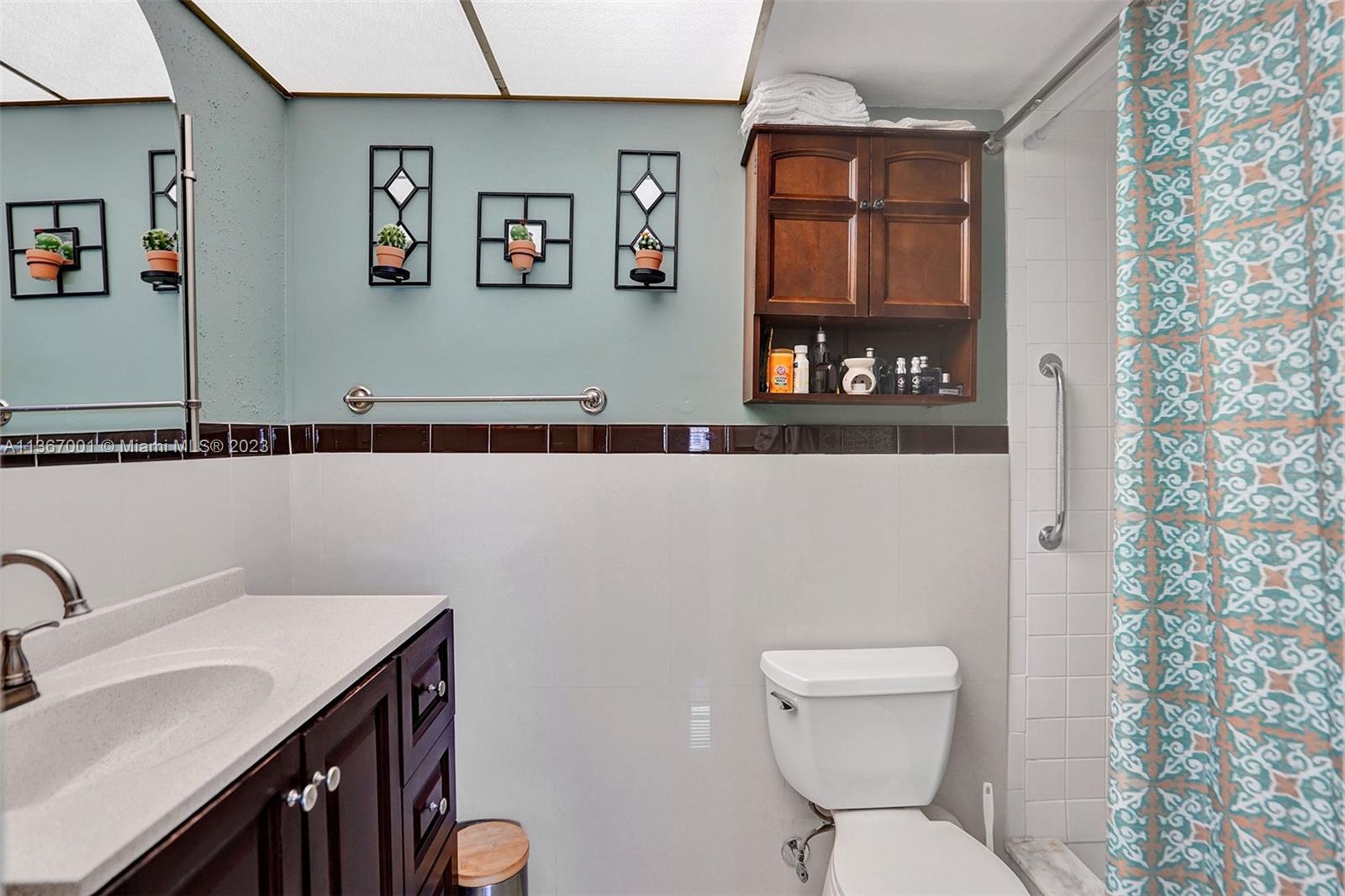 1001 NE 14th Ave Unit: 202