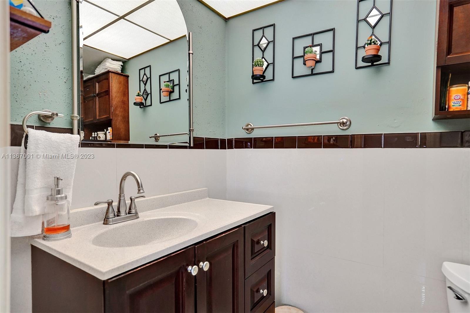 1001 NE 14th Ave Unit: 202