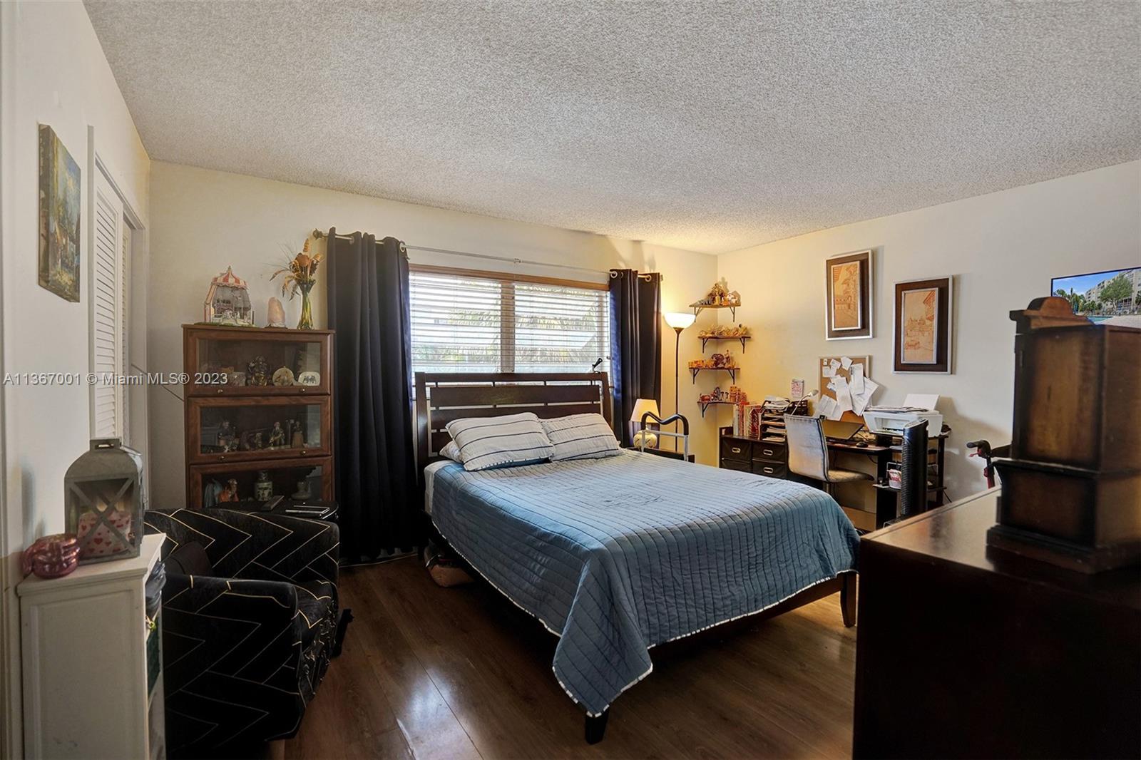 1001 NE 14th Ave Unit: 202