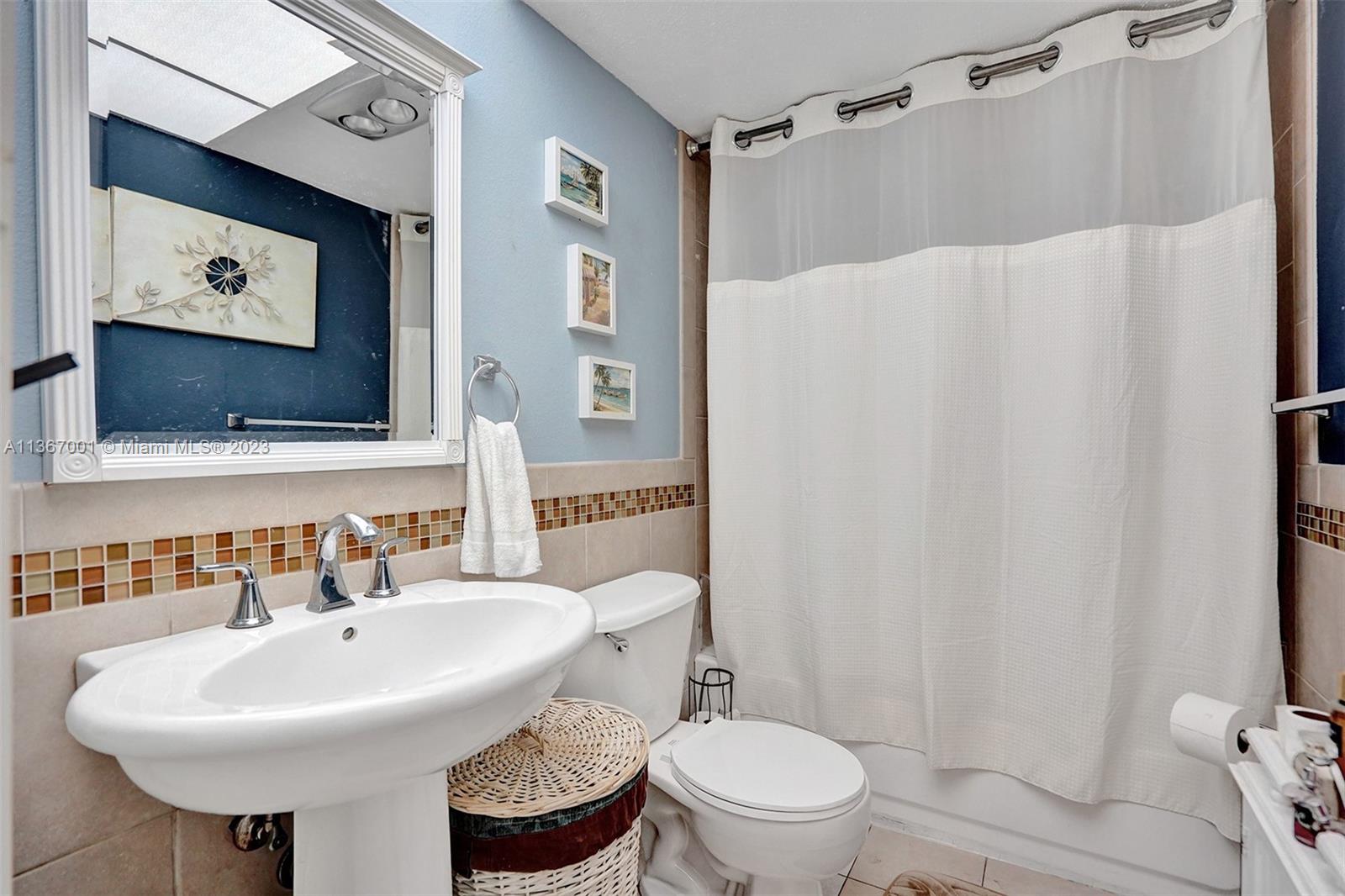 1001 NE 14th Ave Unit: 202