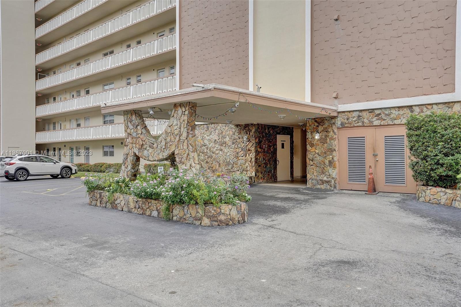 1001 NE 14th Ave Unit: 202