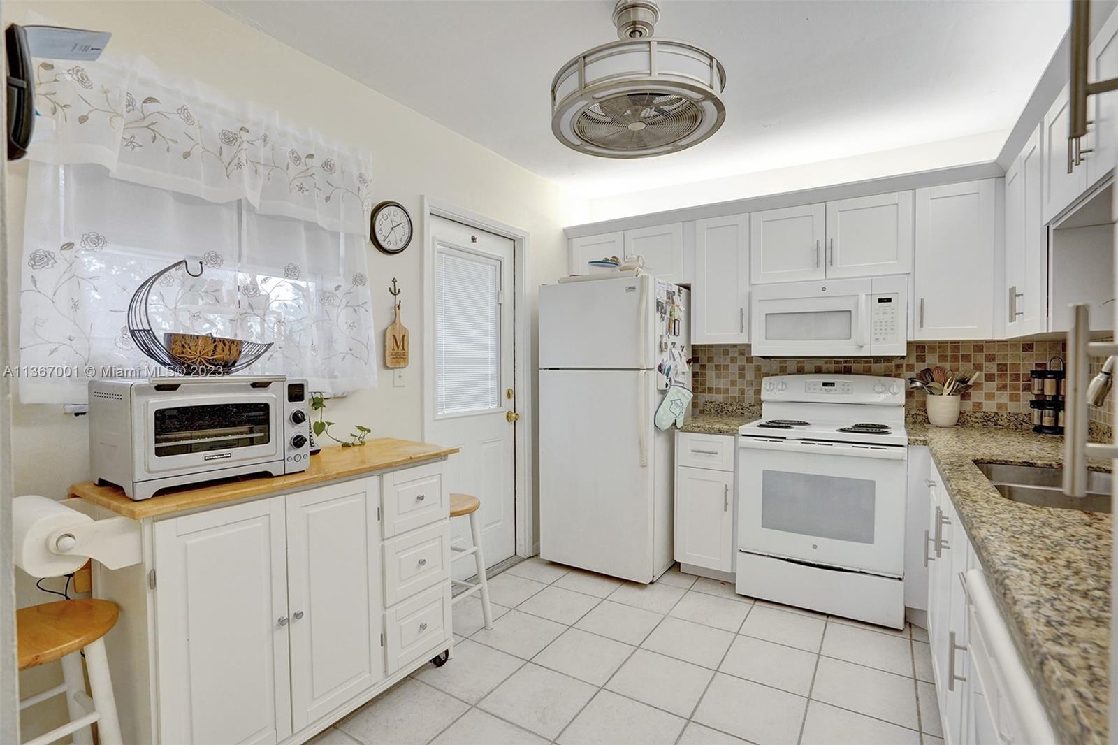 1001 NE 14th Ave Unit: 202